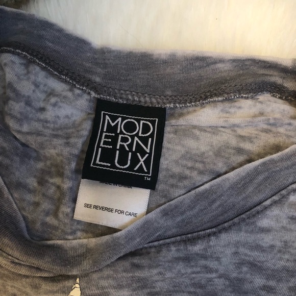 ♥️Modern Lux Distressed Star Tee - Picture 6 of 6